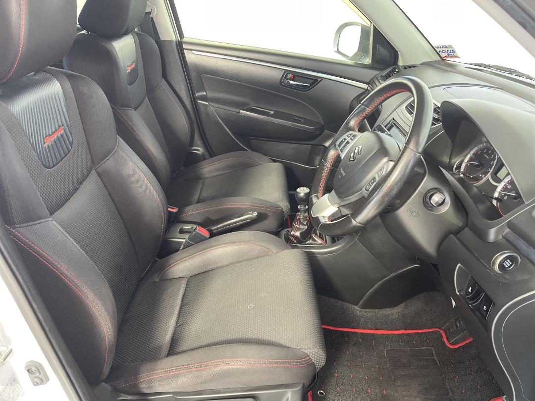 Photo '16' of Suzuki Swift