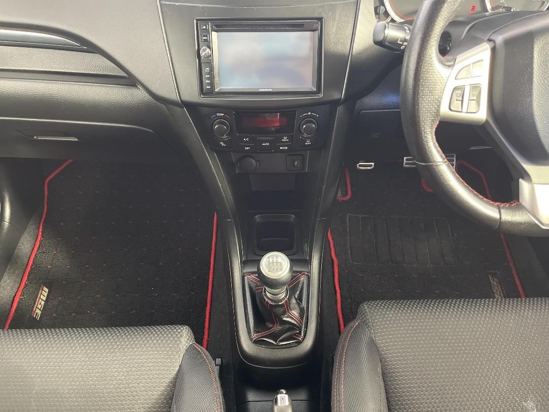 Photo '18' of Suzuki Swift