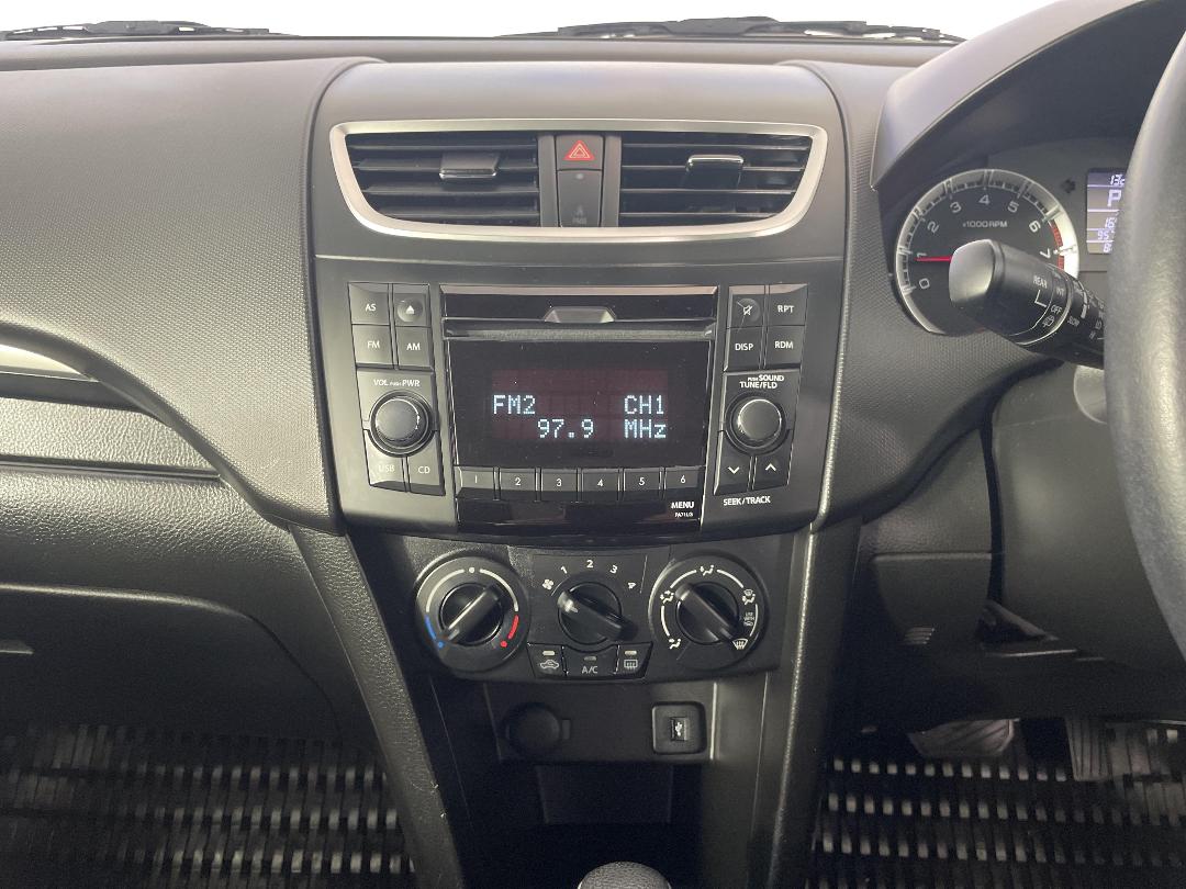 Photo '18' of Suzuki Swift