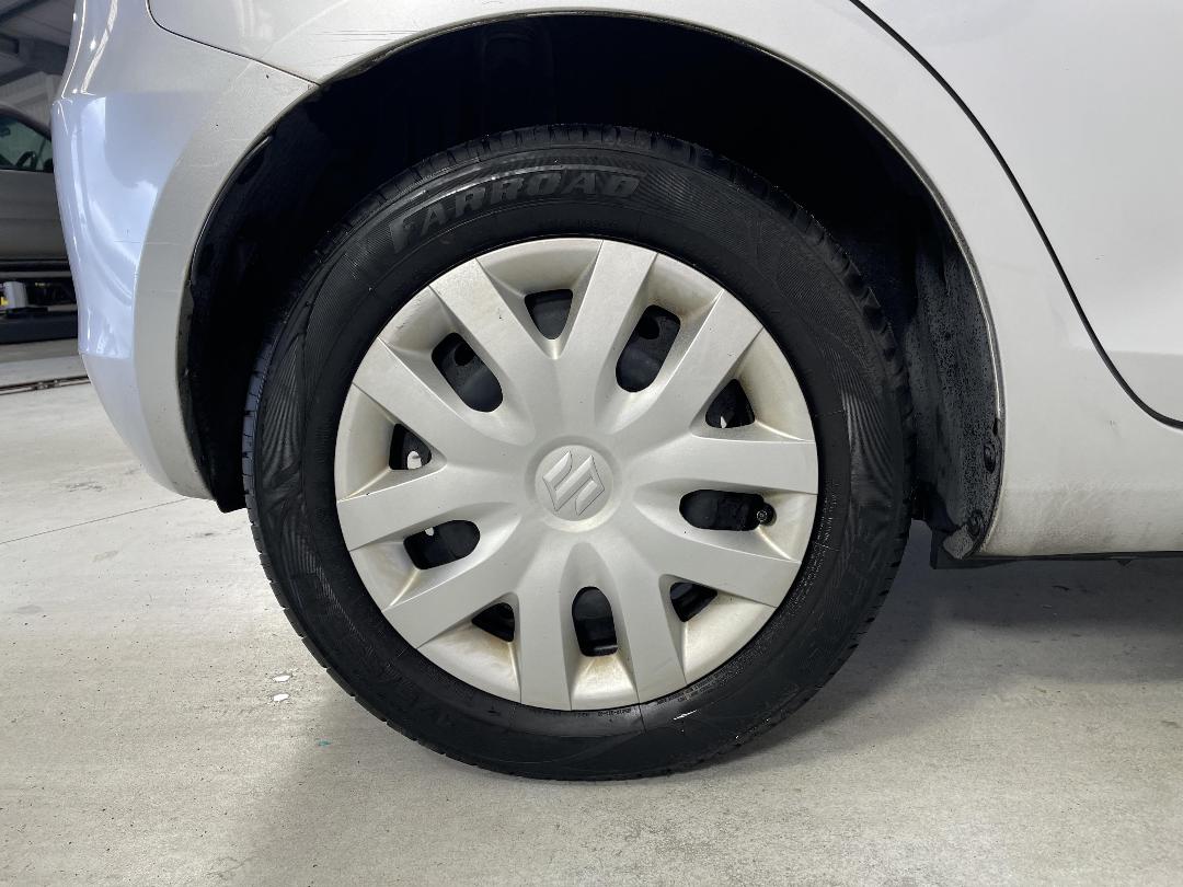 Photo '12' of Suzuki Swift