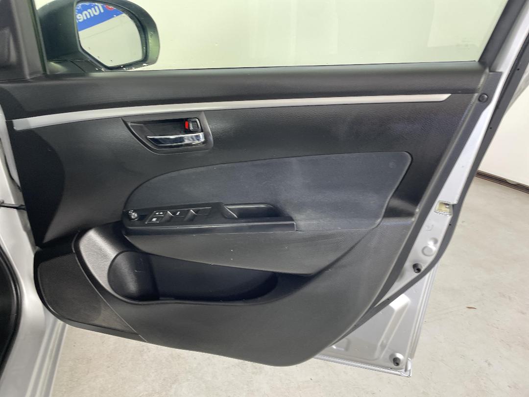 Photo '15' of Suzuki Swift