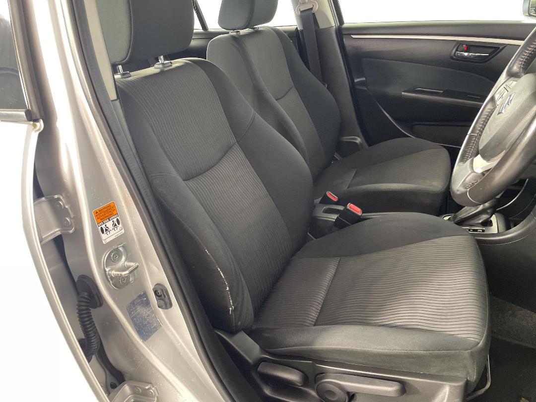 Photo '16' of Suzuki Swift