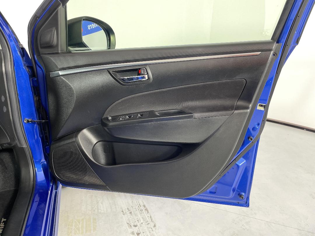 Photo '15' of Suzuki Swift