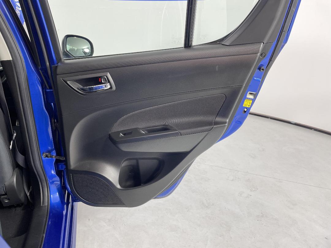 Photo '19' of Suzuki Swift