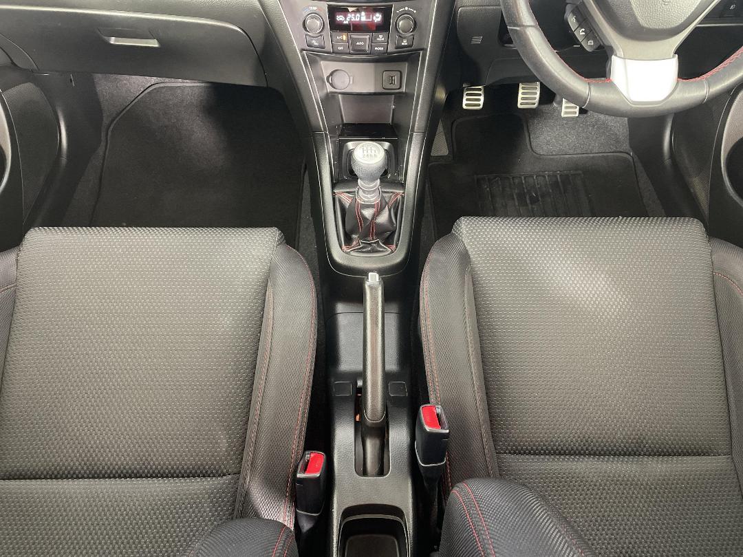 Photo '18' of Suzuki Swift