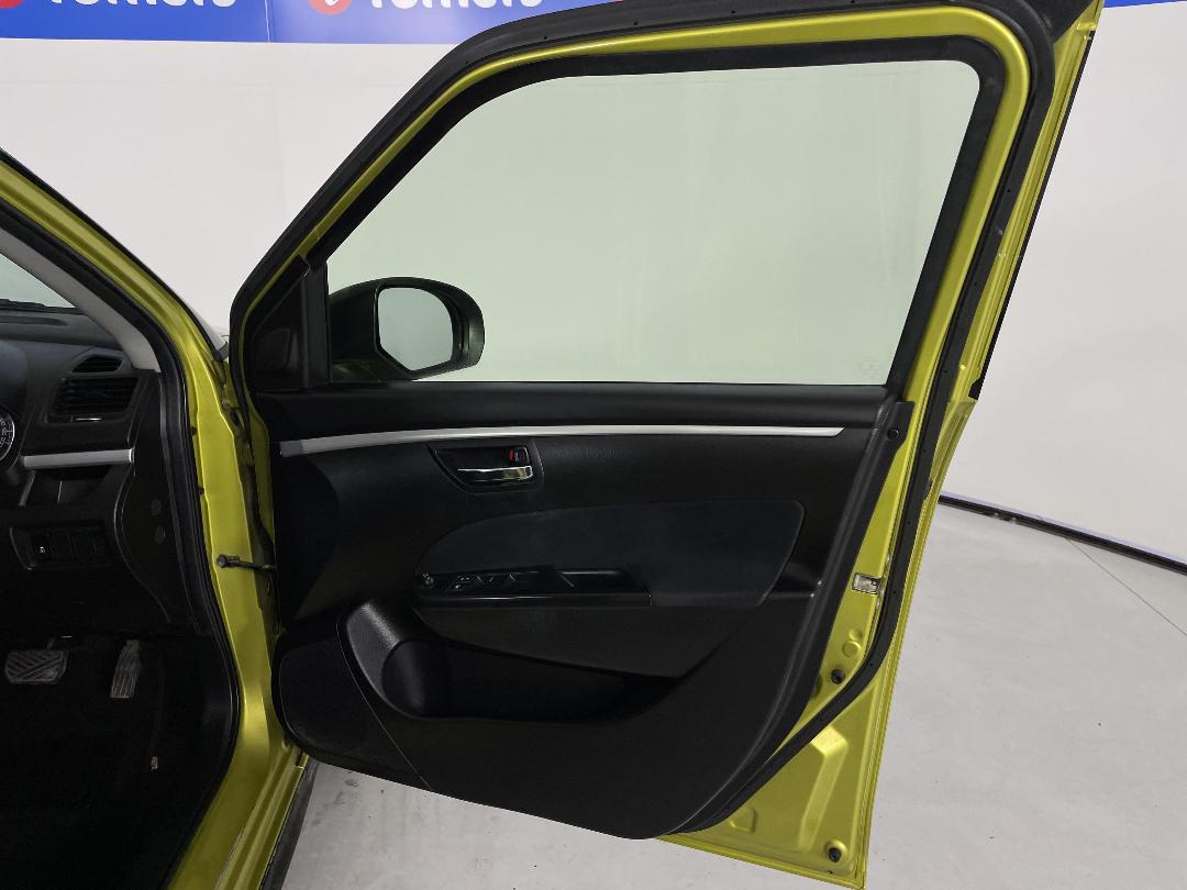 Photo '15' of Suzuki Swift Photo '15' of Suzuki Swift