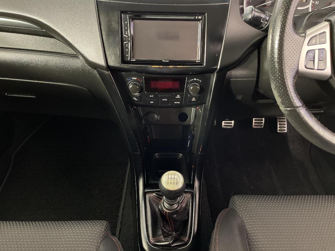 Photo '18' of Suzuki Swift