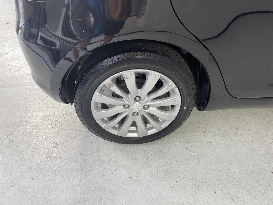 Photo '12' of Suzuki Swift