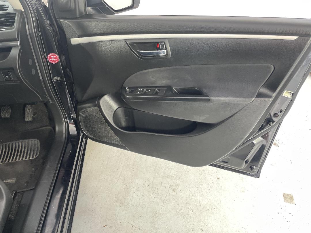 Photo '15' of Suzuki Swift