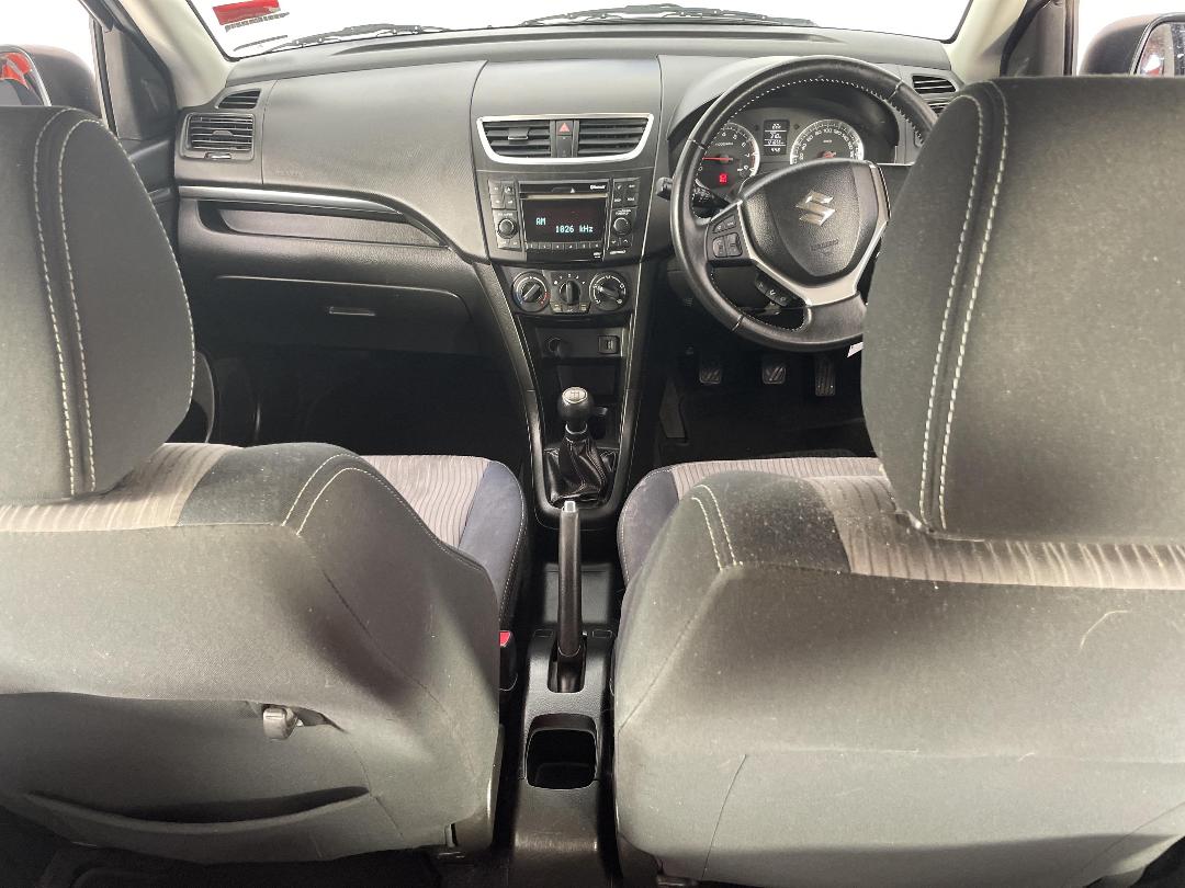 Photo '18' of Suzuki Swift