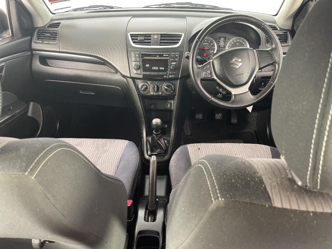 Photo '17' of Suzuki Swift