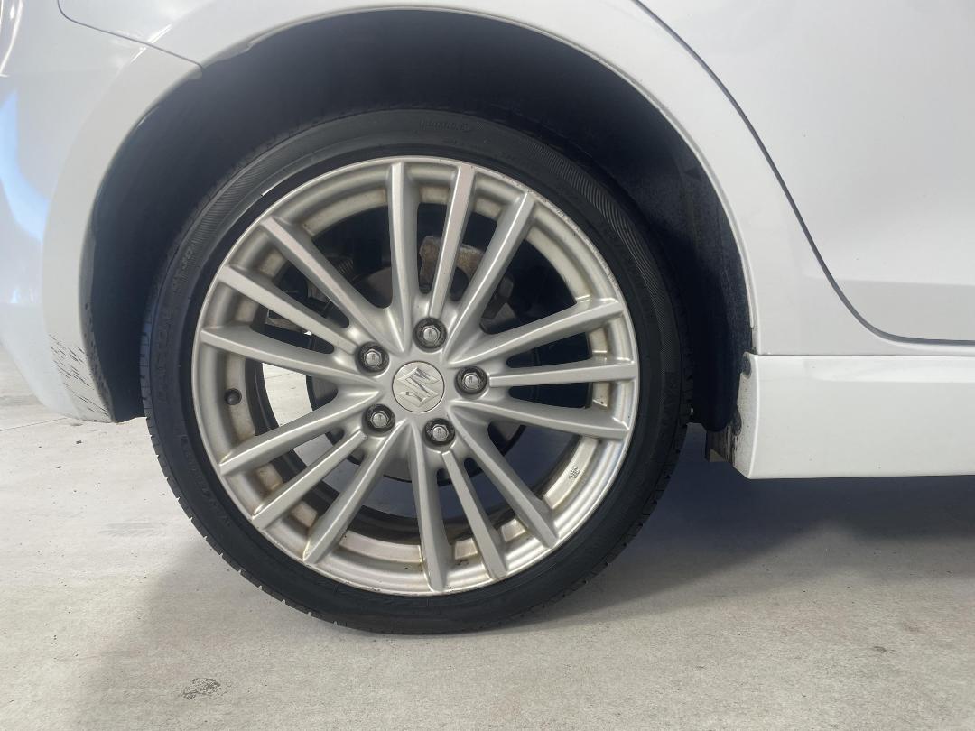 Photo '12' of Suzuki Swift