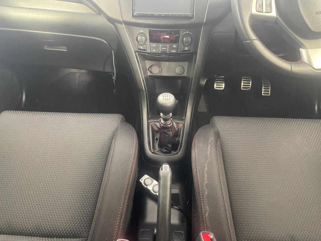 Photo '18' of Suzuki Swift