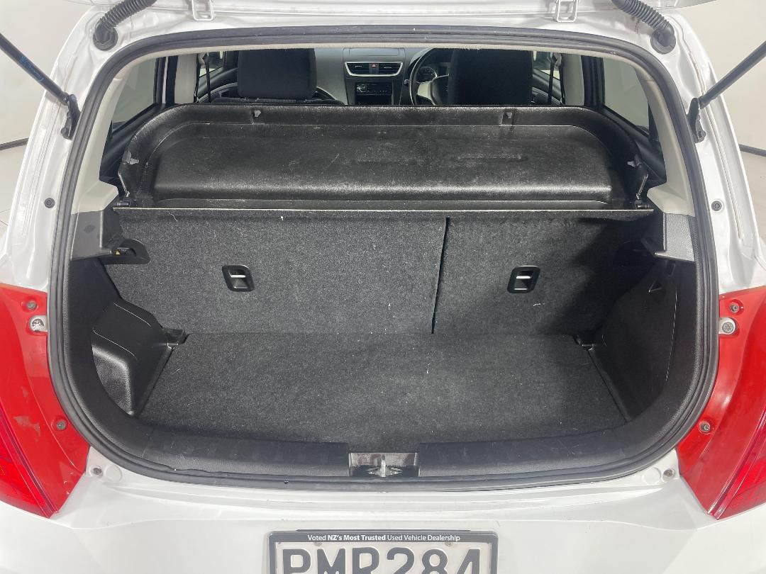 Photo '14' of Suzuki Swift