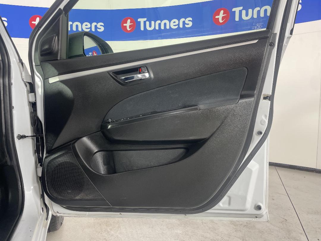 Photo '15' of Suzuki Swift