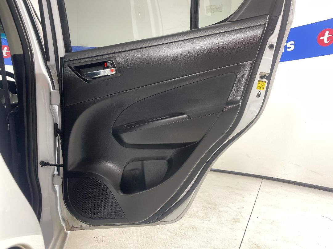 Photo '19' of Suzuki Swift