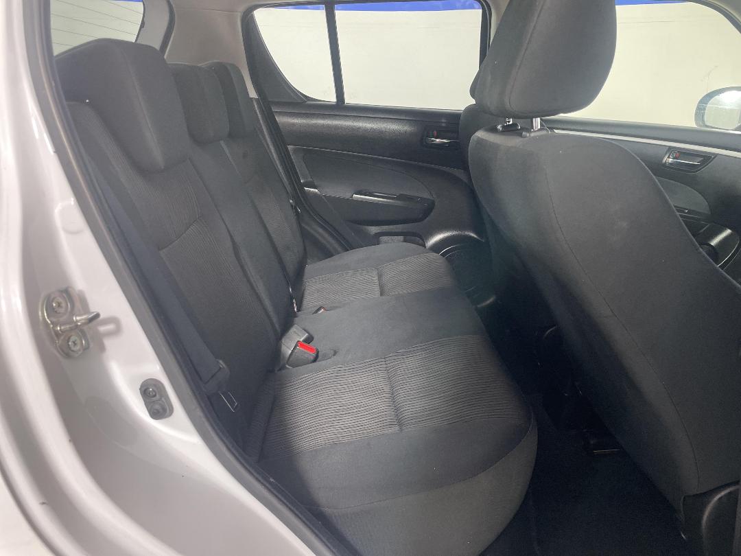 Photo '20' of Suzuki Swift