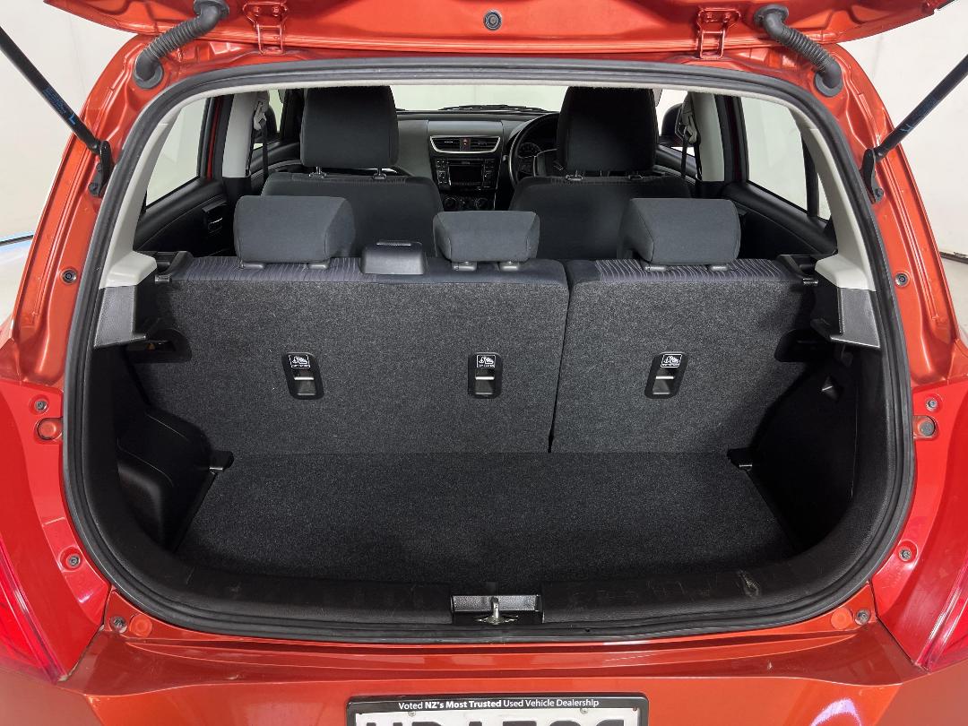 Photo '14' of Suzuki Swift Photo '14' of Suzuki Swift