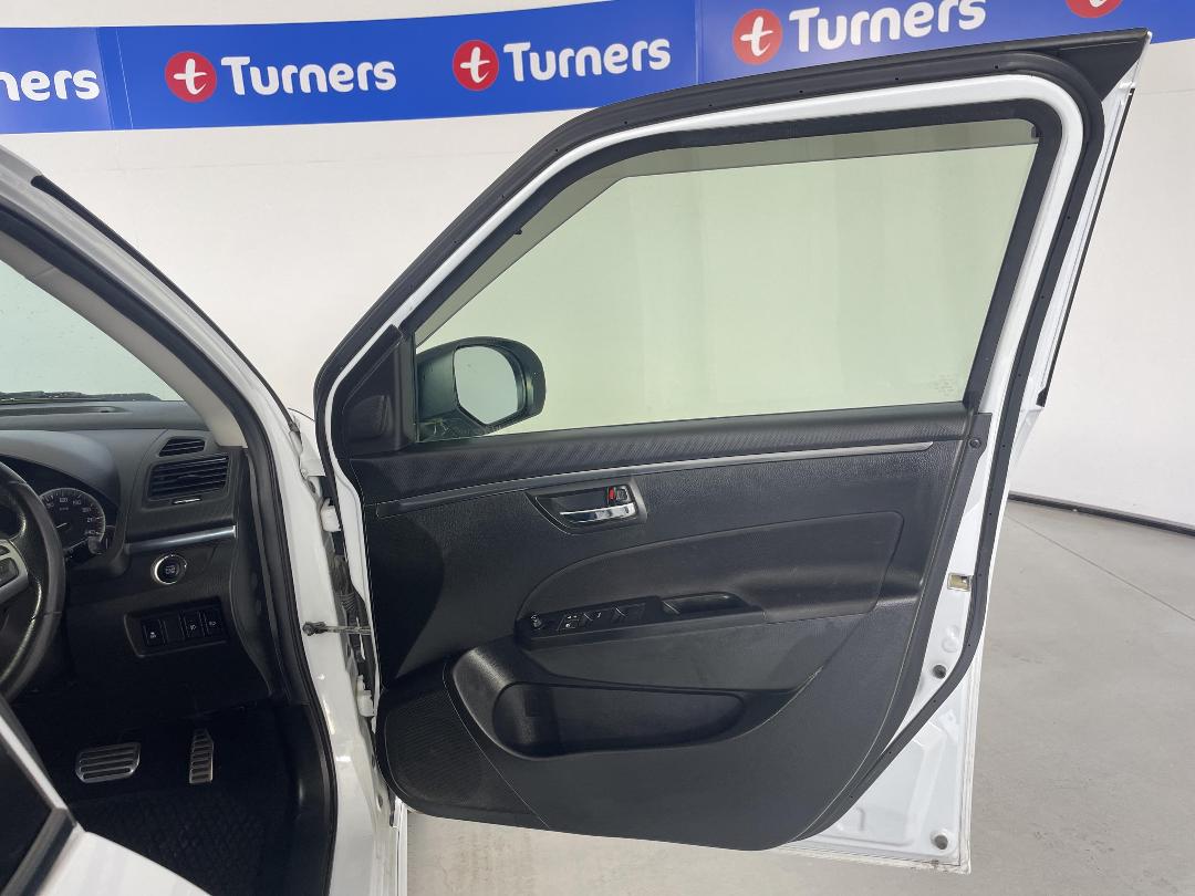 Photo '15' of Suzuki Swift Photo '15' of Suzuki Swift