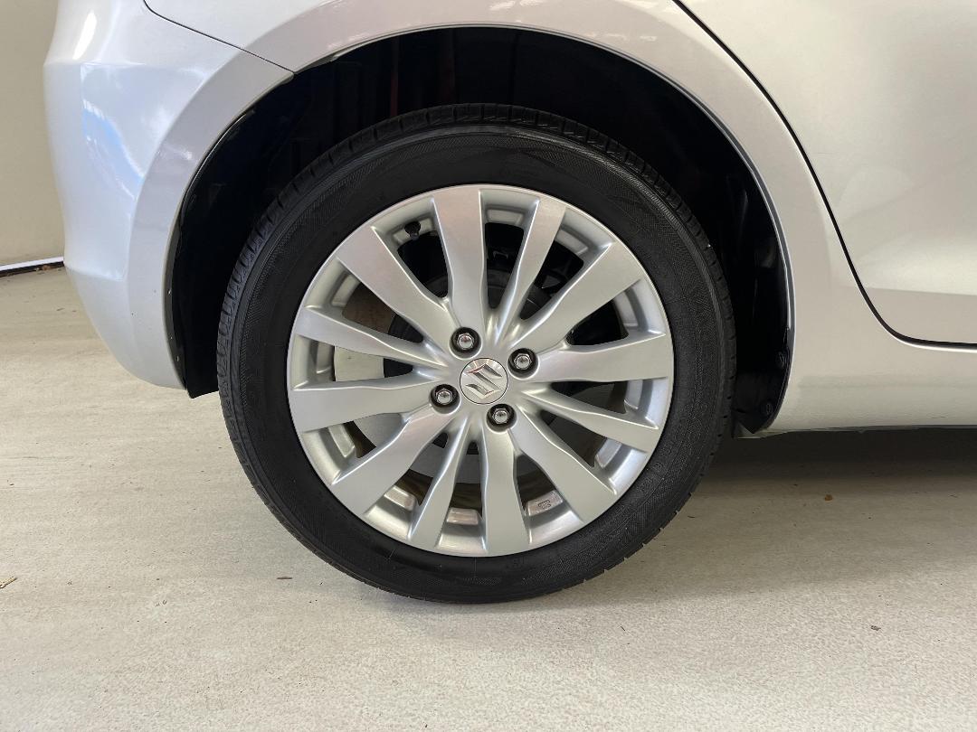 Photo '12' of Suzuki Swift