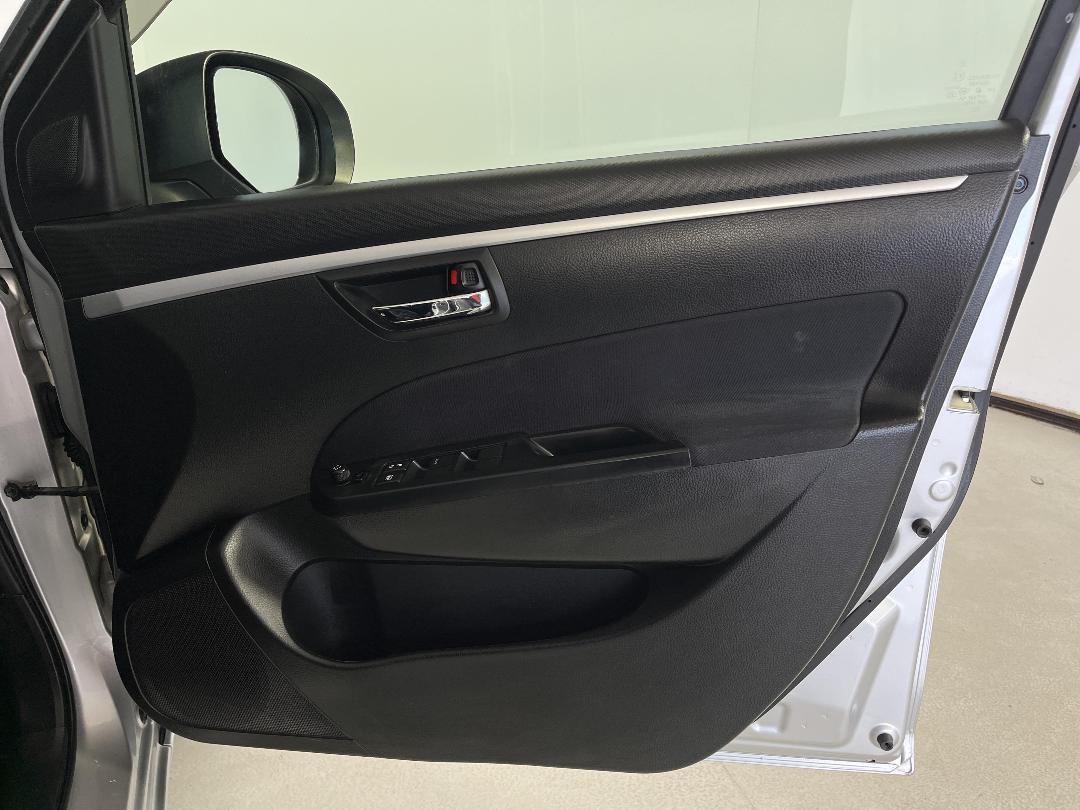 Photo '15' of Suzuki Swift