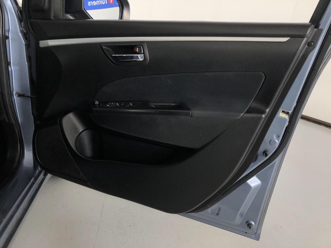 Photo '15' of Suzuki Swift