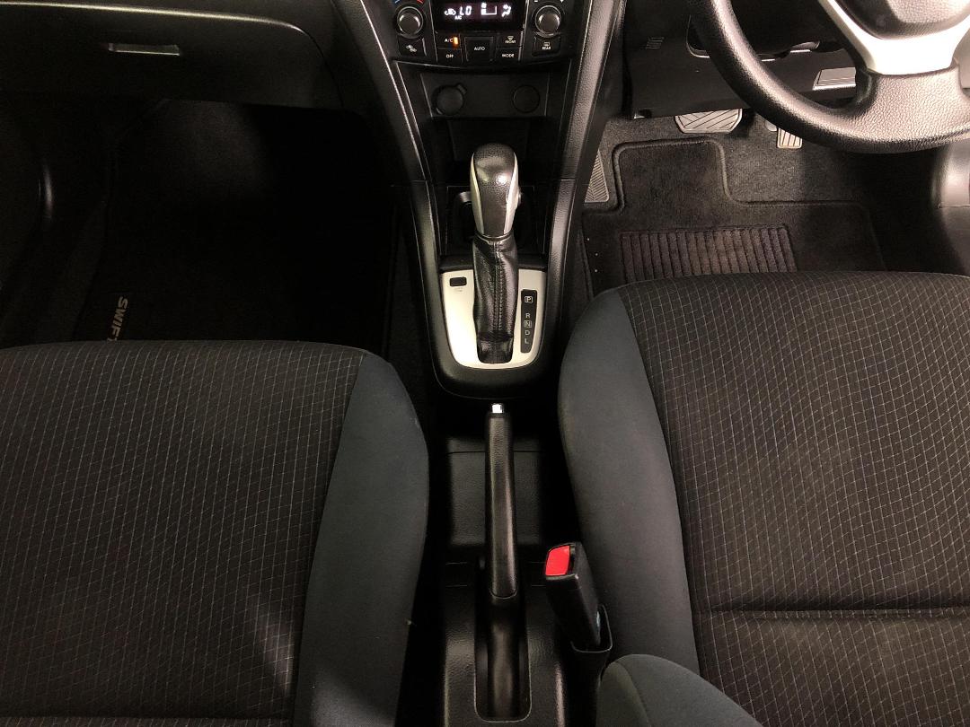 Photo '18' of Suzuki Swift