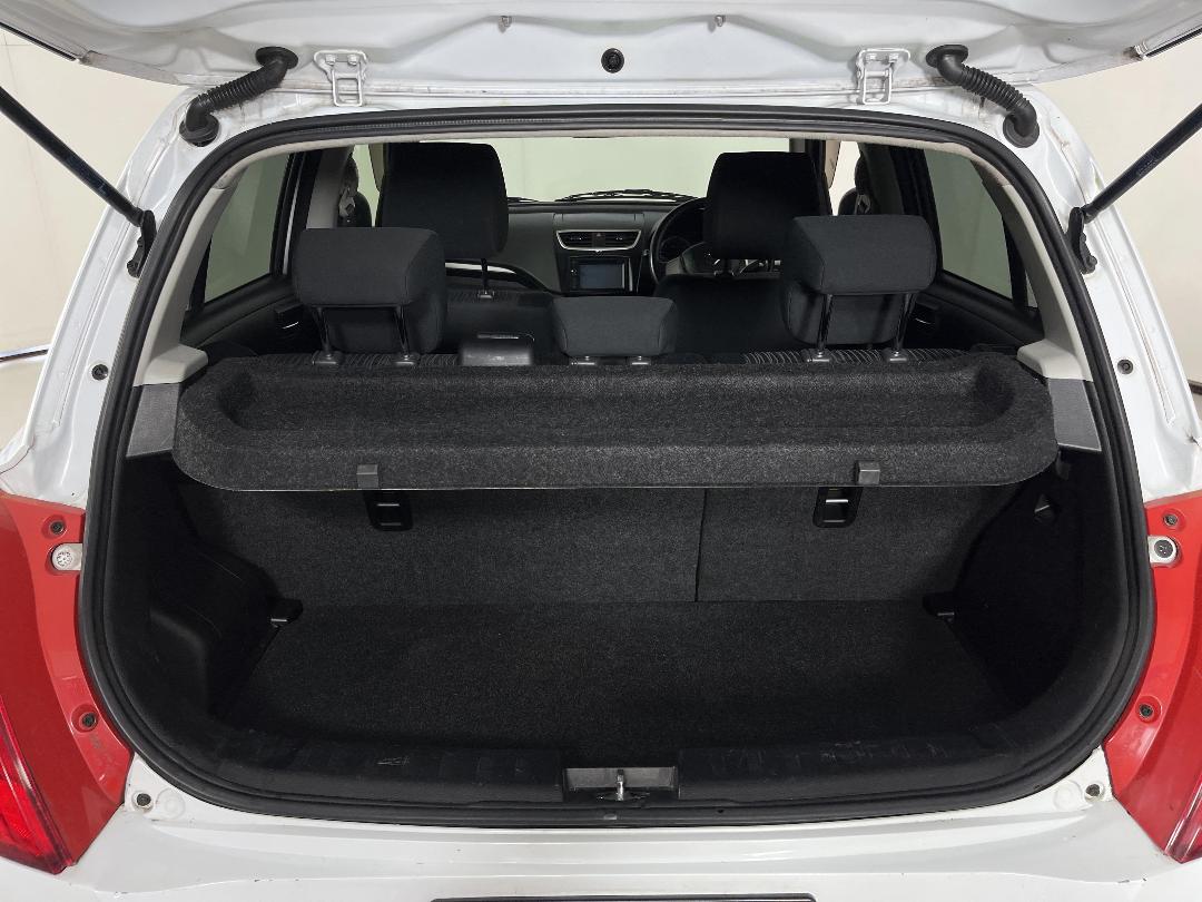 Photo '14' of Suzuki Swift Photo '14' of Suzuki Swift