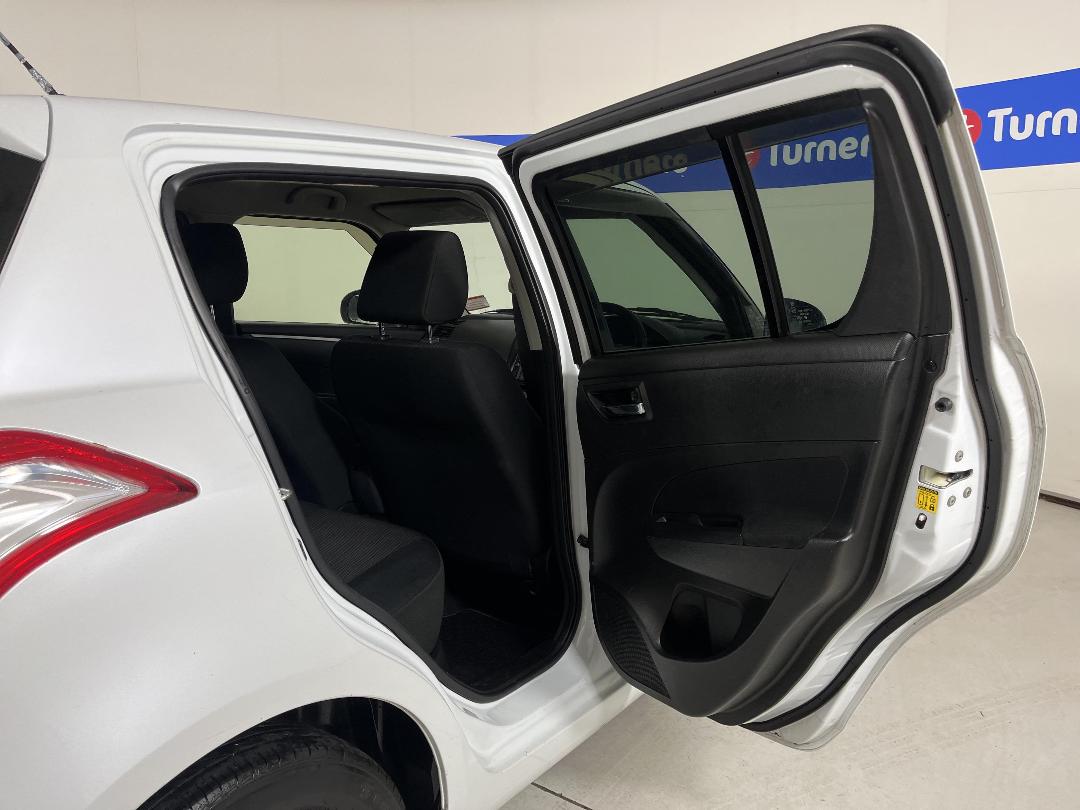 Photo '19' of Suzuki Swift Photo '19' of Suzuki Swift