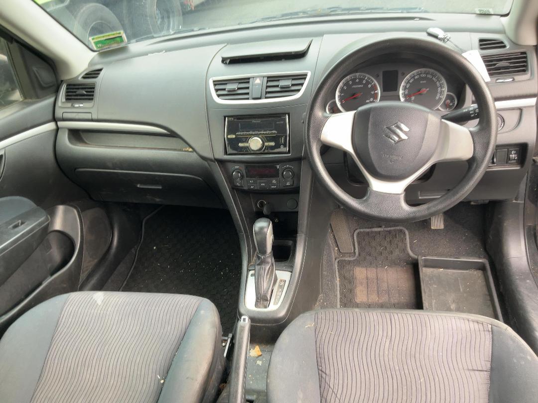 Photo '18' of Suzuki Swift