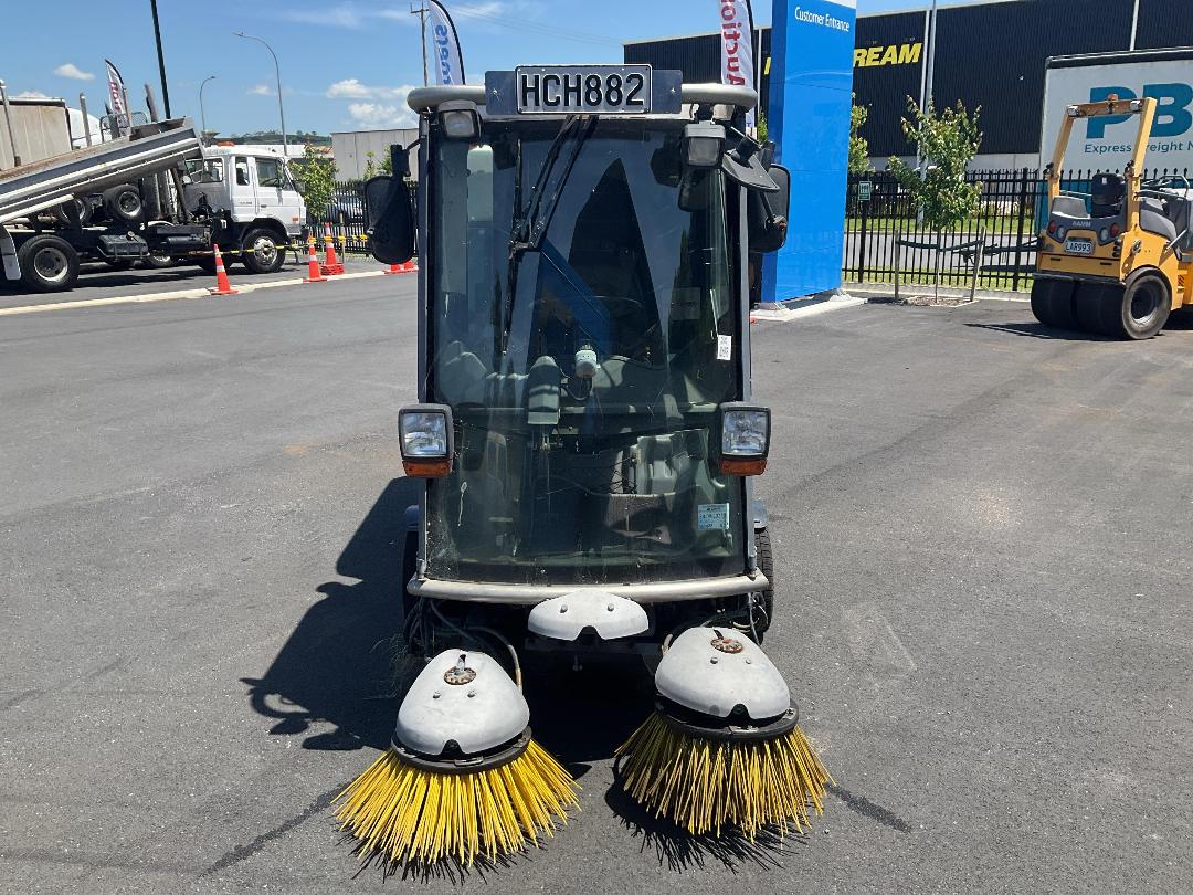 Photo '10' of Tennant Green Machine 636 Sweeper