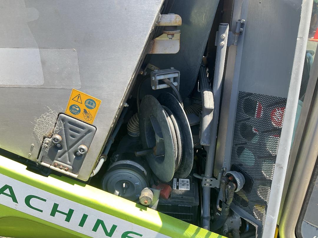 Photo '27' of Tennant Green Machine 636 Sweeper