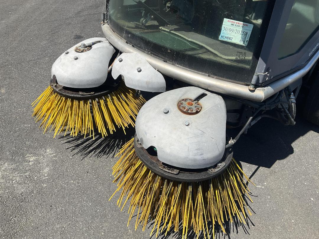 Photo '30' of Tennant Green Machine 636 Sweeper