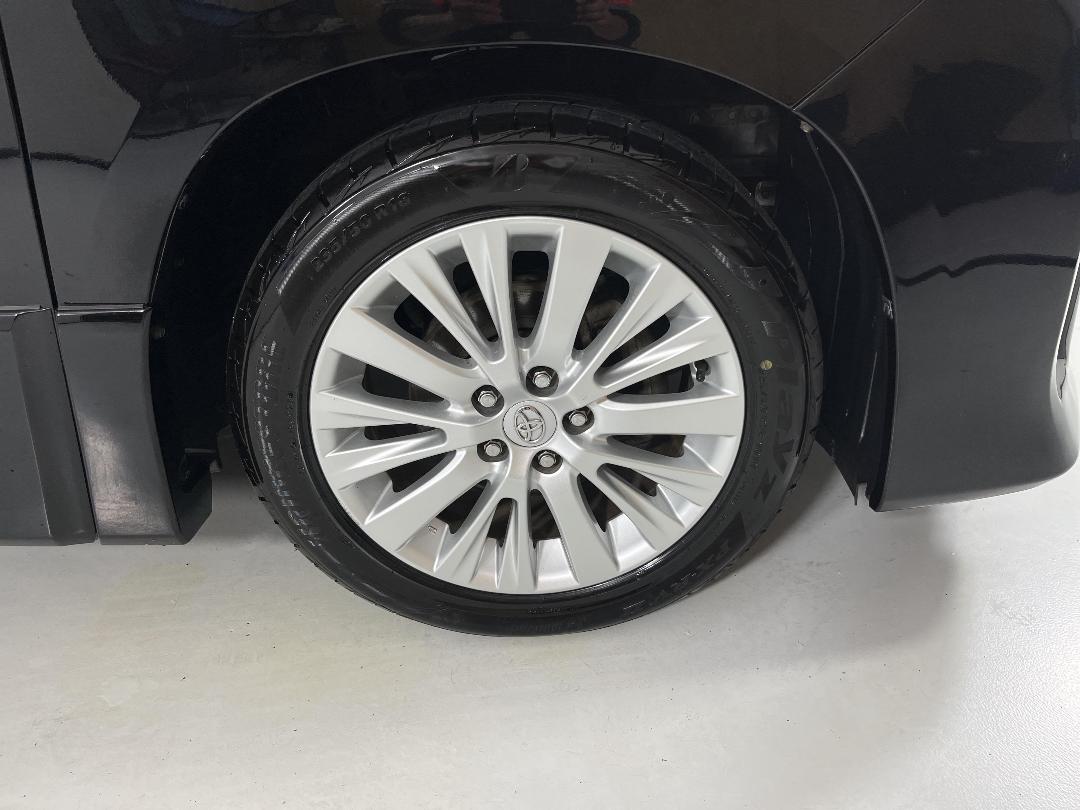 Photo '9' of Toyota Alphard