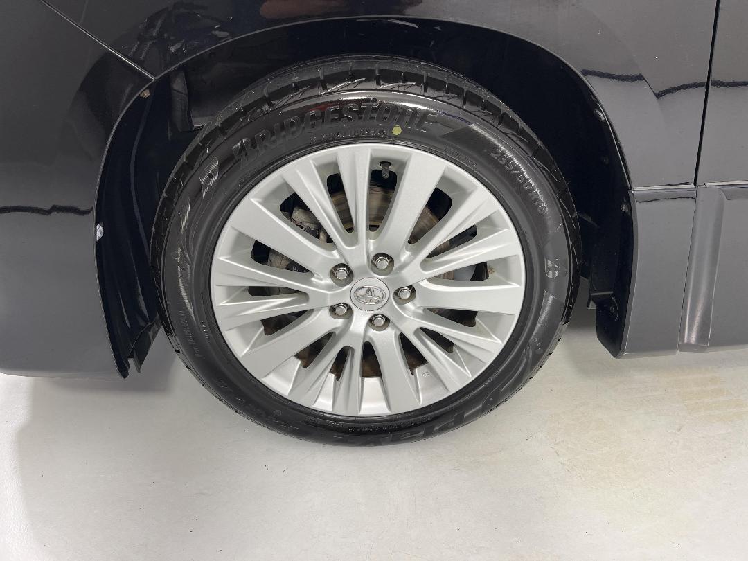 Photo '10' of Toyota Alphard