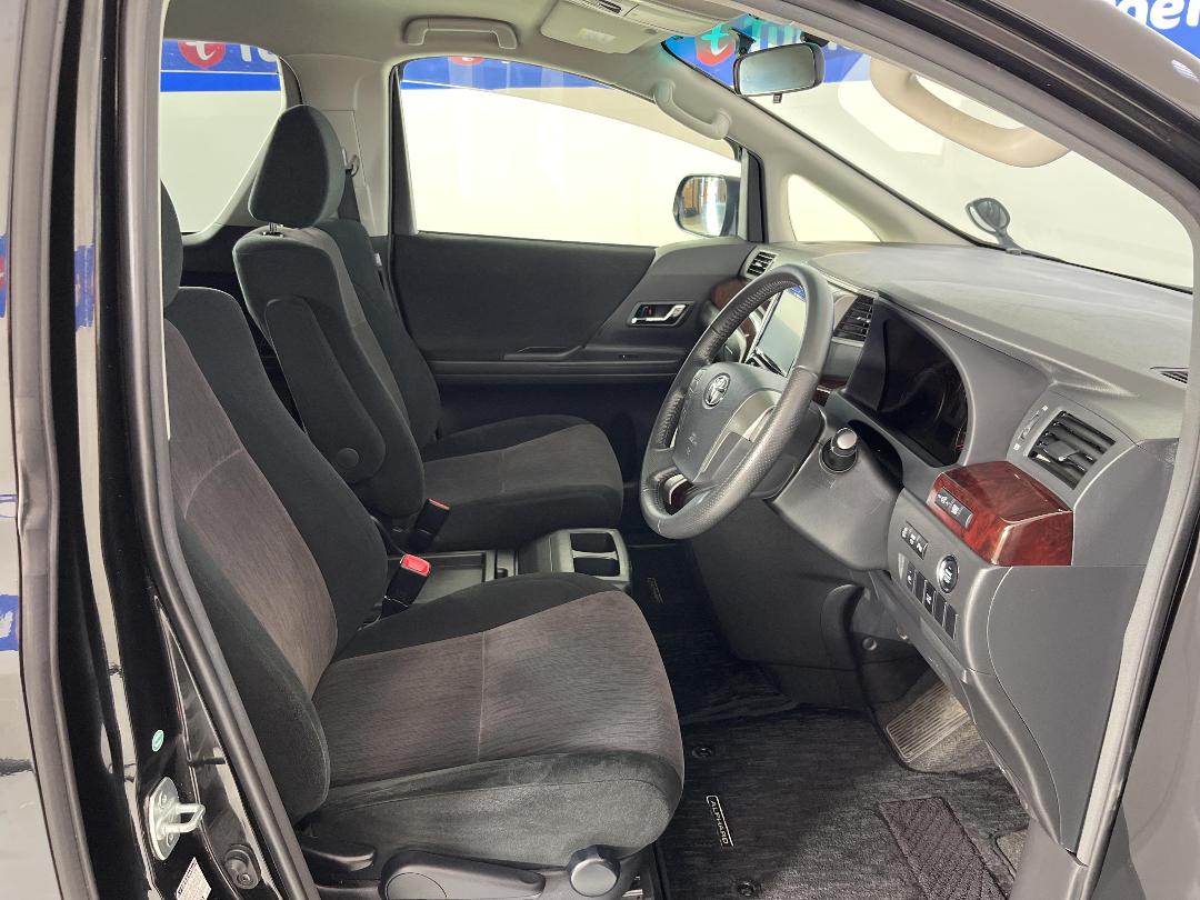 Photo '16' of Toyota Alphard