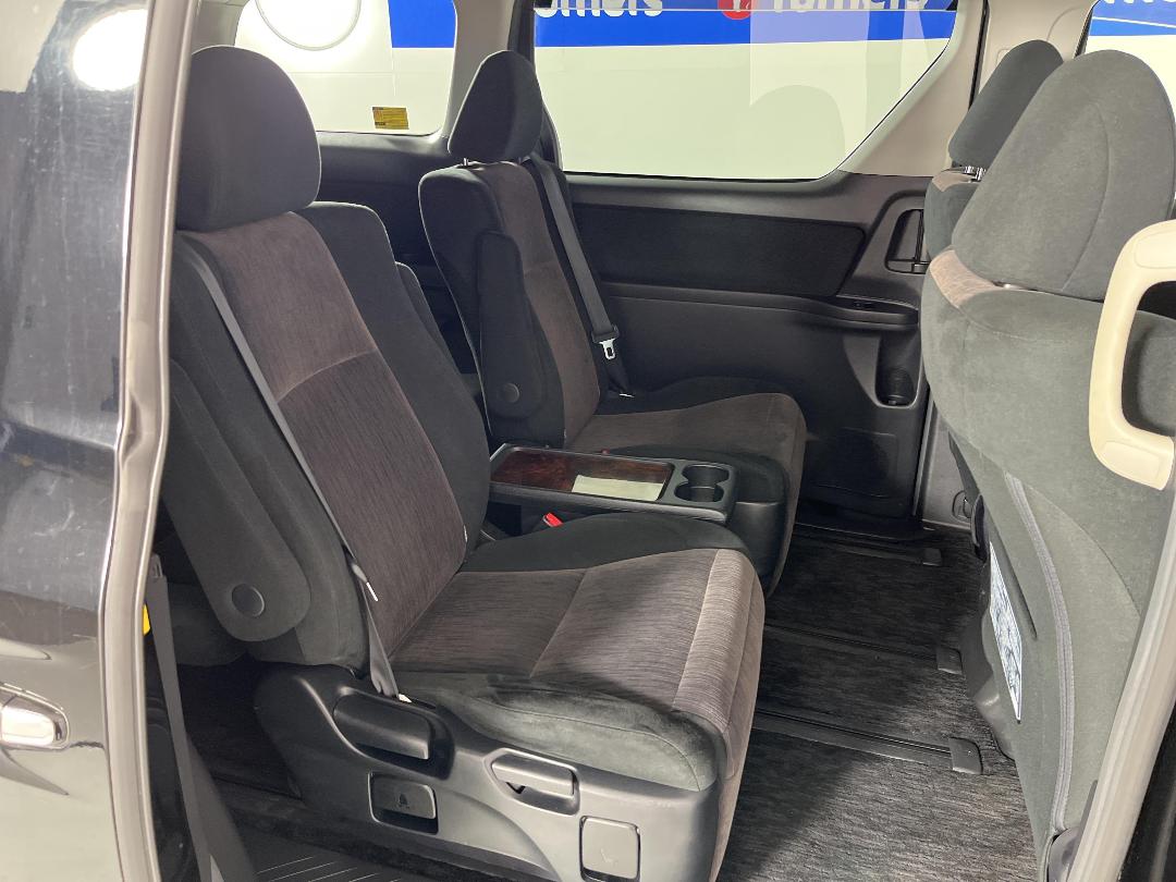 Photo '19' of Toyota Alphard