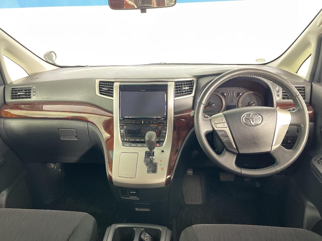 Photo '17' of Toyota Alphard