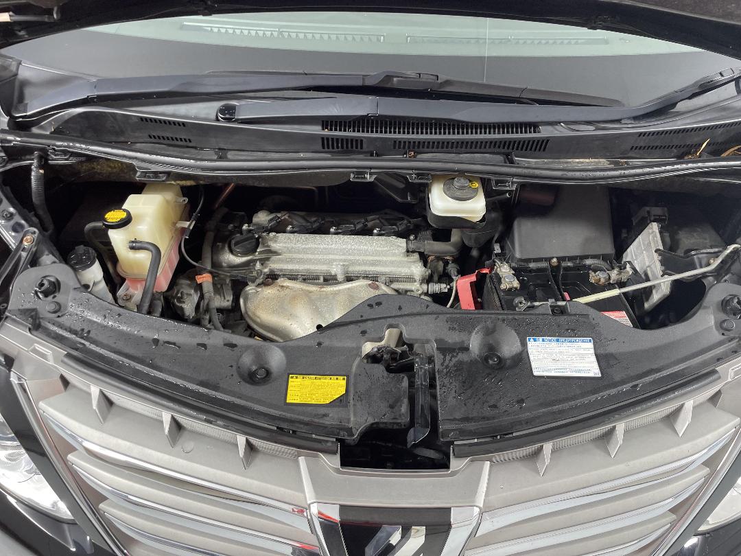 Photo '13' of Toyota Alphard