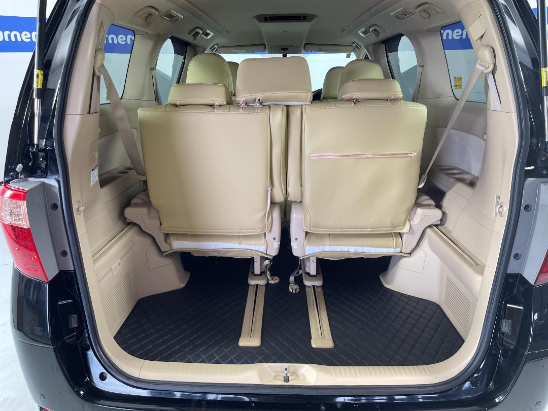 Photo '14' of Toyota Alphard