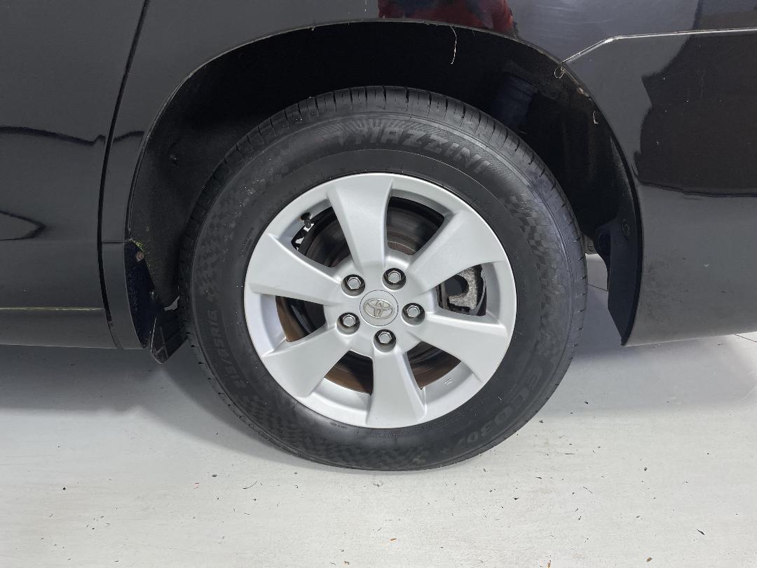 Photo '11' of Toyota Alphard