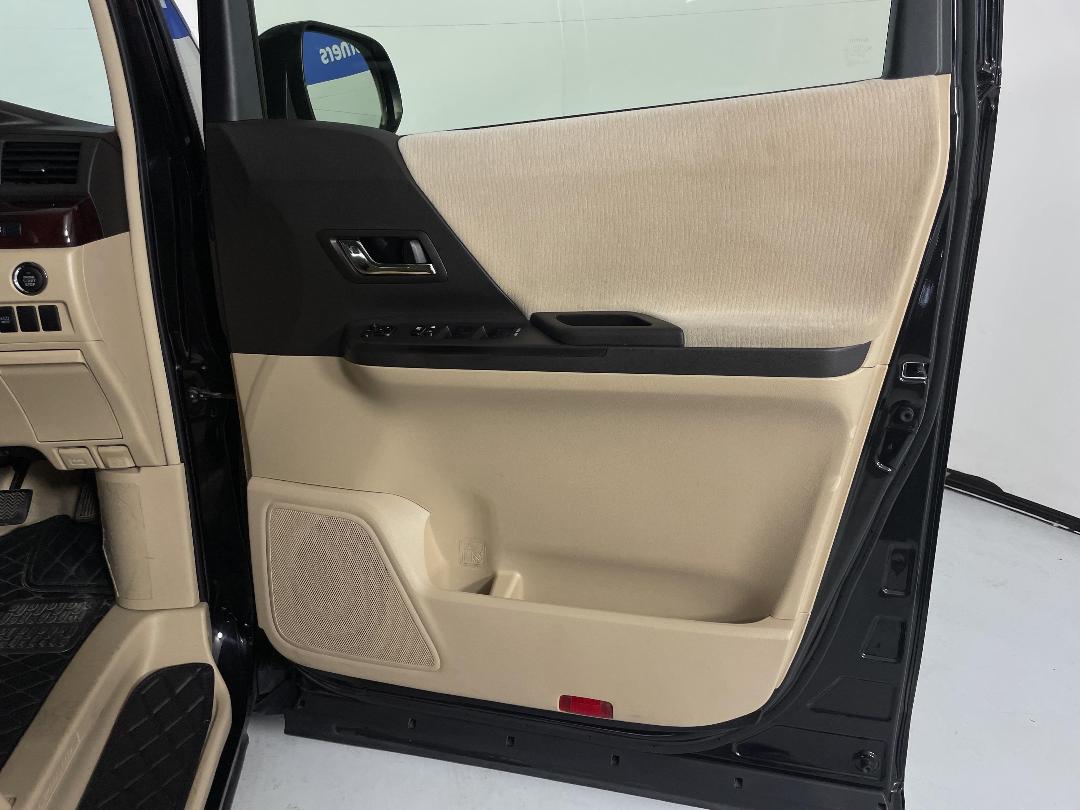 Photo '15' of Toyota Alphard