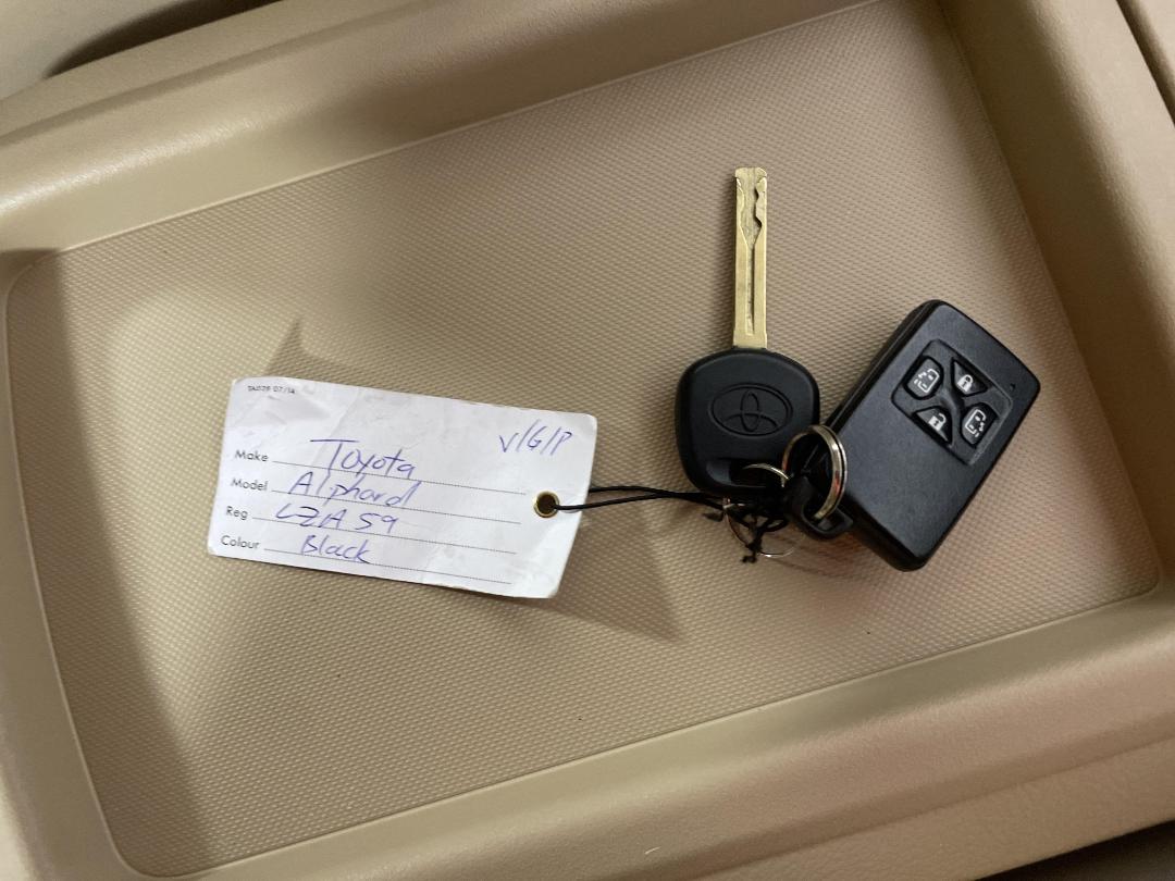 Photo '22' of Toyota Alphard