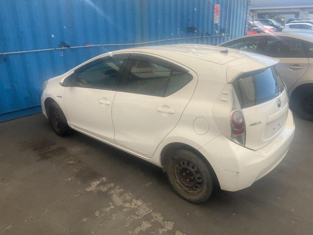 Photo '10' of Toyota Aqua