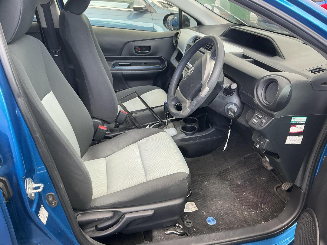 Photo '16' of Toyota Aqua Hybrid Photo '16' of Toyota Aqua Hybrid