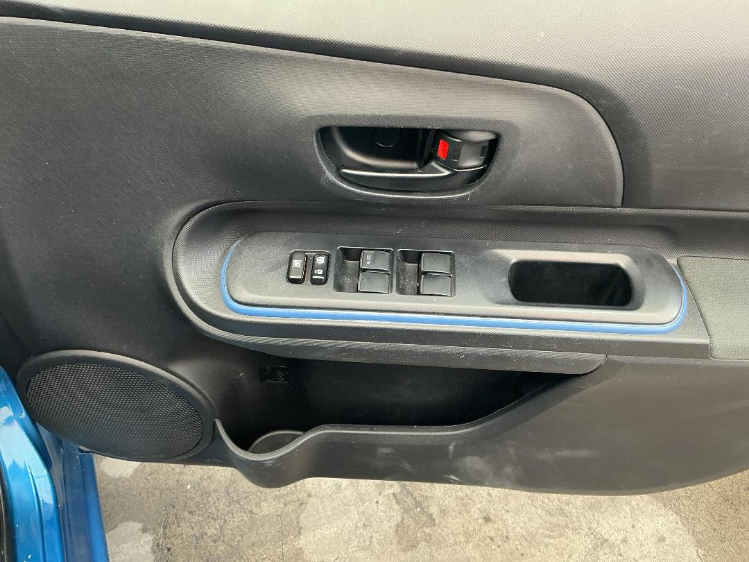 Photo '18' of Toyota Aqua Hybrid Photo '18' of Toyota Aqua Hybrid