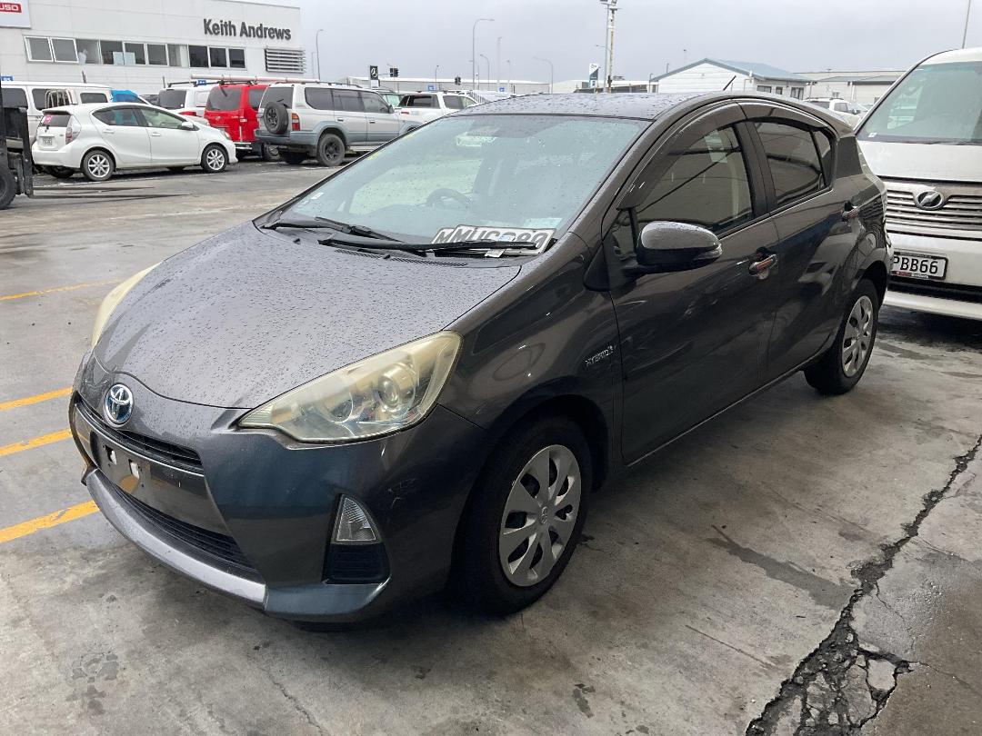 Photo '6' of Toyota Aqua Hybrid