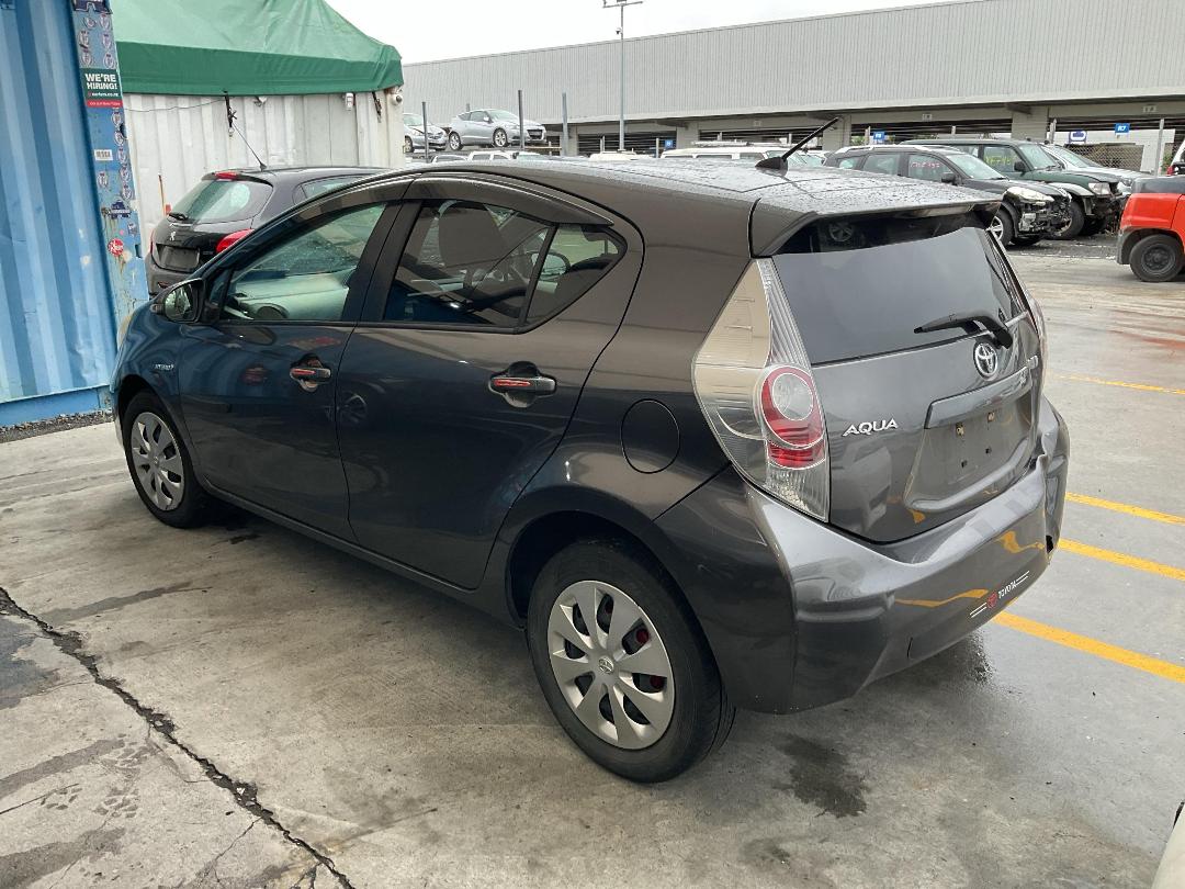 Photo '10' of Toyota Aqua Hybrid