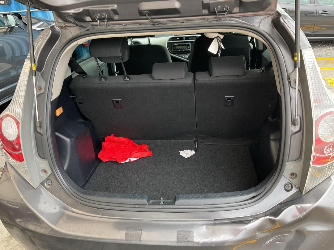 Photo '13' of Toyota Aqua Hybrid