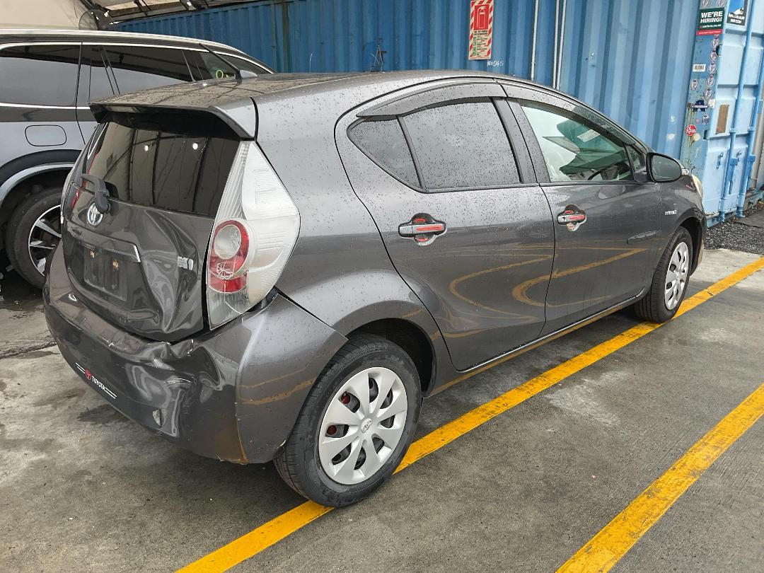 Photo '14' of Toyota Aqua Hybrid